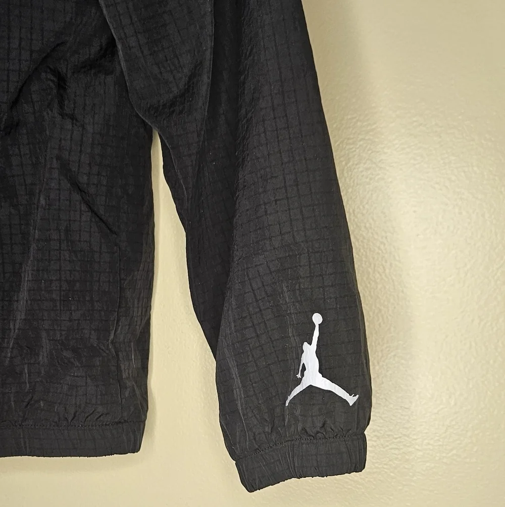Jordan Kids' MJ Flight MVP Windbreaker Jacket        Size L 12-13YRS Boys